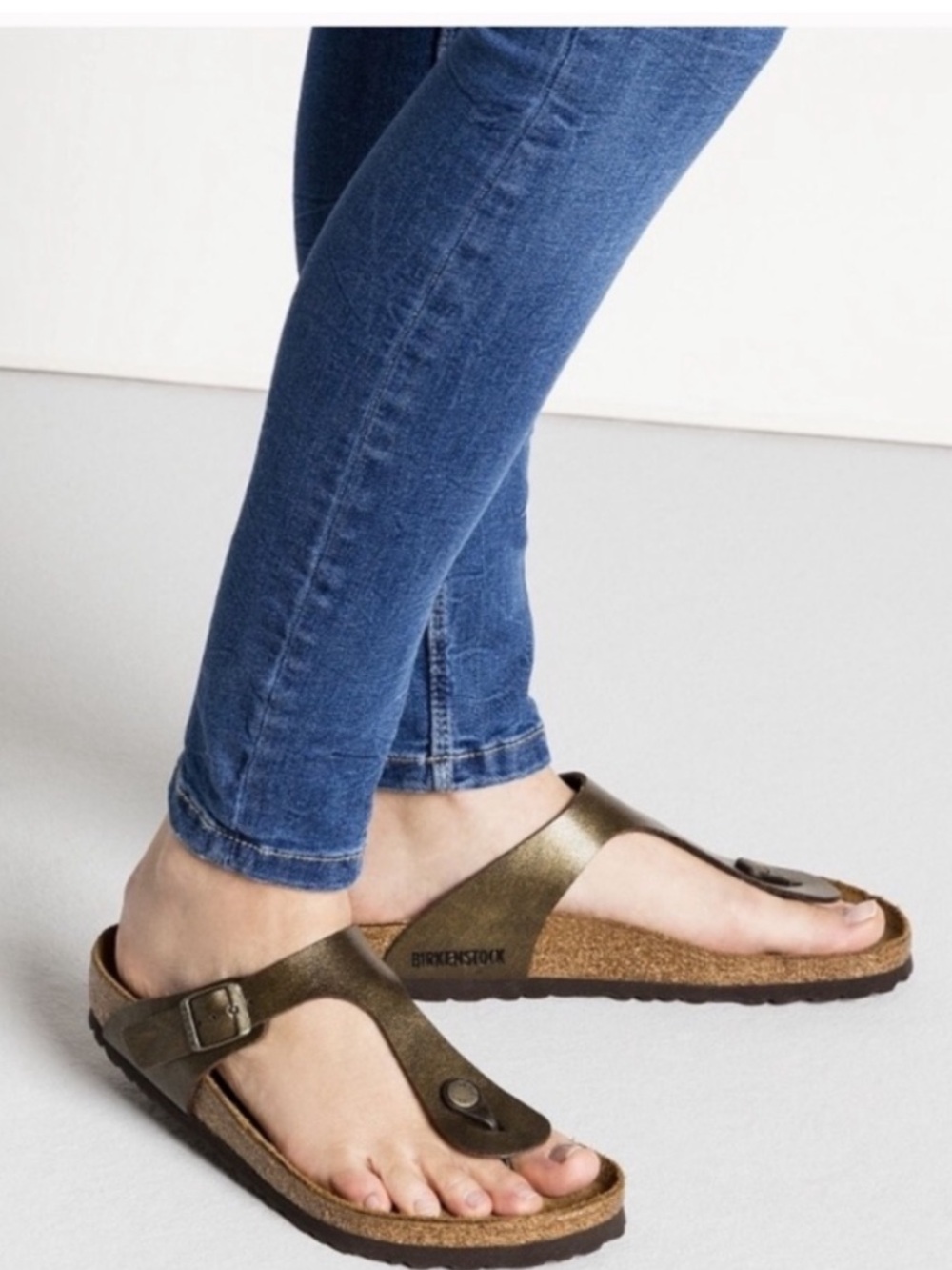Birkenstock Gizeh in Golden Brown size 36 or 6